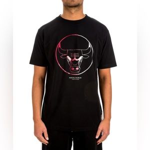 MARCELO BURLON COUNTY OF MILAN 
Chicago Bulls Logo Black T-Shirt